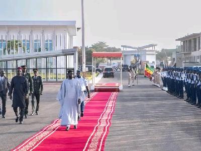 Le chef de l’État Diomaye Faye a quitté Dakar aujourd'hui pour Banjul