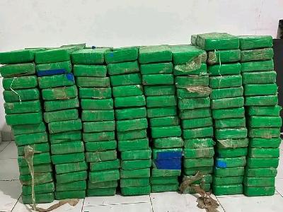 228 plaquettes de cocaïne d'une contre valeur estimée à 21 milliards, saisies par la douane à Koumpetoum