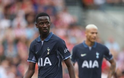 Premier League : Pape Matar Sarr titulaire avec Tottenham contre Manchester United